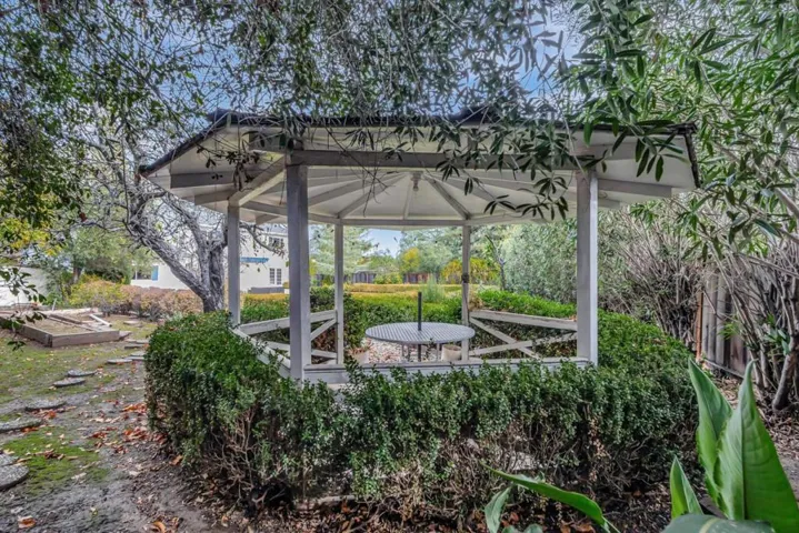 20758 Seaton Avenue, Saratoga, California 95070
