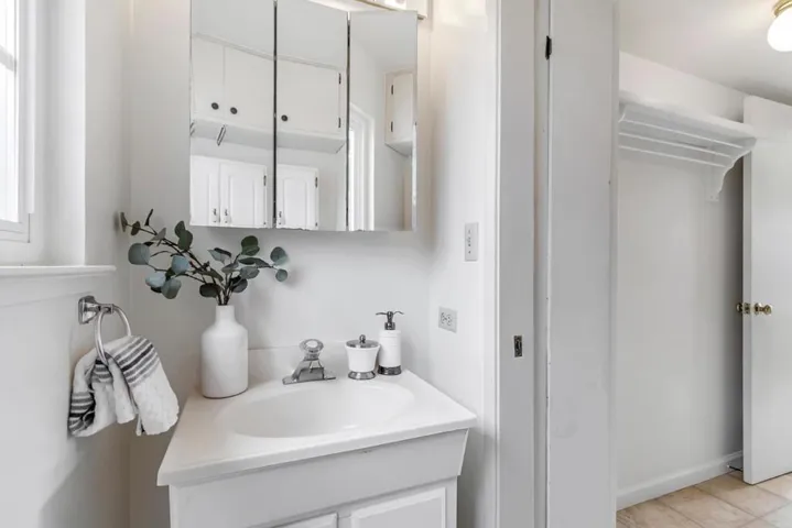 20758 Seaton Avenue, Saratoga, California 95070