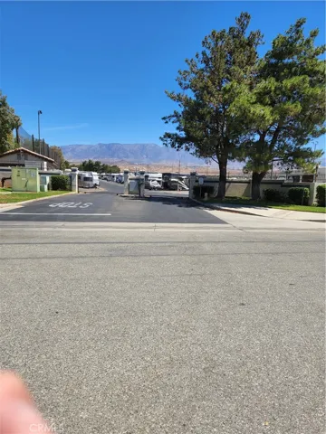 5090 Singing Hills Drive, Banning, California 92220