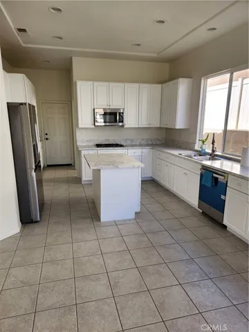 5090 Singing Hills Drive, Banning, California 92220