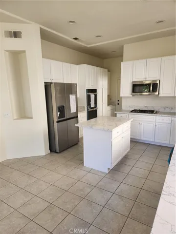 5090 Singing Hills Drive, Banning, California 92220