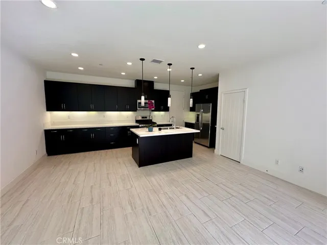 22 Savannah, Lake Forest, California 92630