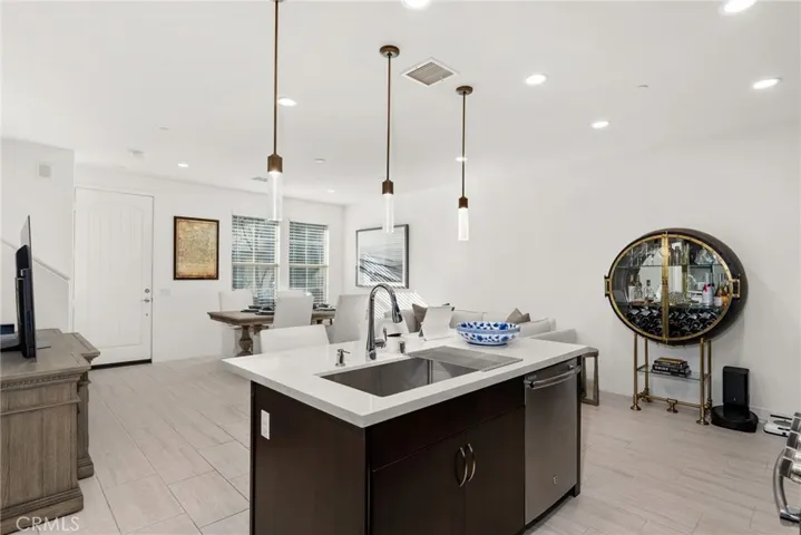 22 Savannah, Lake Forest, California 92630