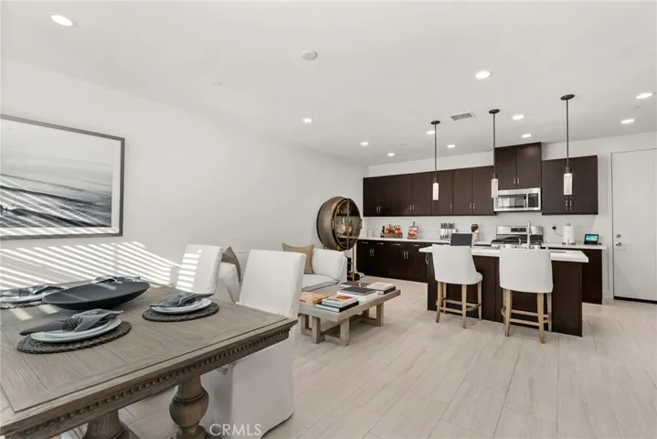 22 Savannah, Lake Forest, California 92630