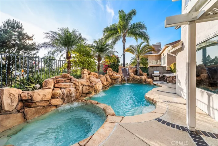 22661 Pineridge, Mission Viejo, California 92692