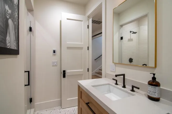 1099 Cambridge Avenue, Menlo Park, California 94025