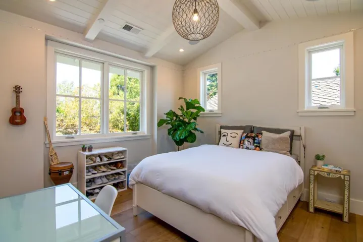1099 Cambridge Avenue, Menlo Park, California 94025