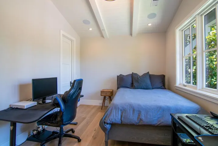 1099 Cambridge Avenue, Menlo Park, California 94025