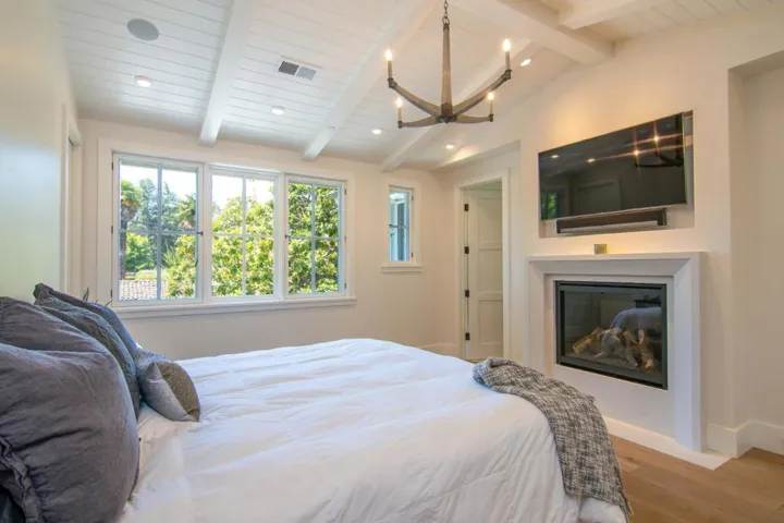1099 Cambridge Avenue, Menlo Park, California 94025