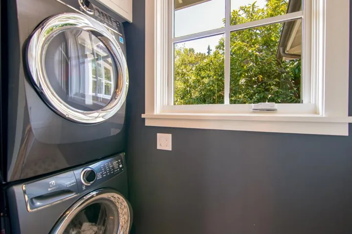 1099 Cambridge Avenue, Menlo Park, California 94025