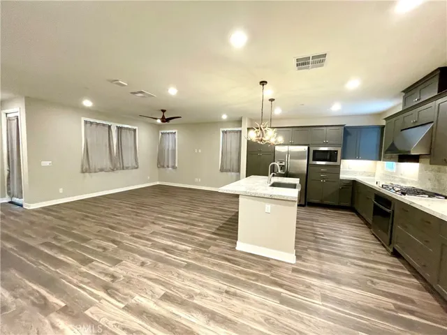 2 Landings Street, Pomona, California 91766