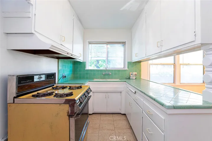 12433 Riverside Drive, Valley Village, California 91607