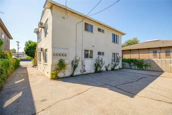 12433 Riverside Drive, Valley Village, California 91607