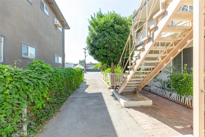 12433 Riverside Drive, Valley Village, California 91607