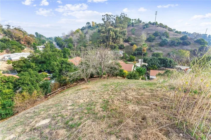 1425 East Road, La Habra Heights, California 90631