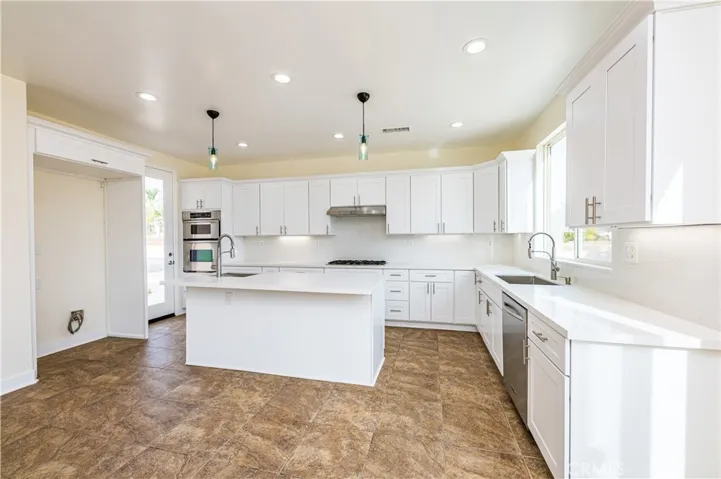 16615 Greene Circle, Riverside, California 92504