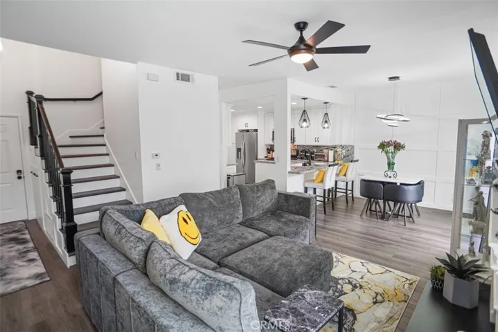 28102 Bobwhite Circle 3, Saugus, California 91350