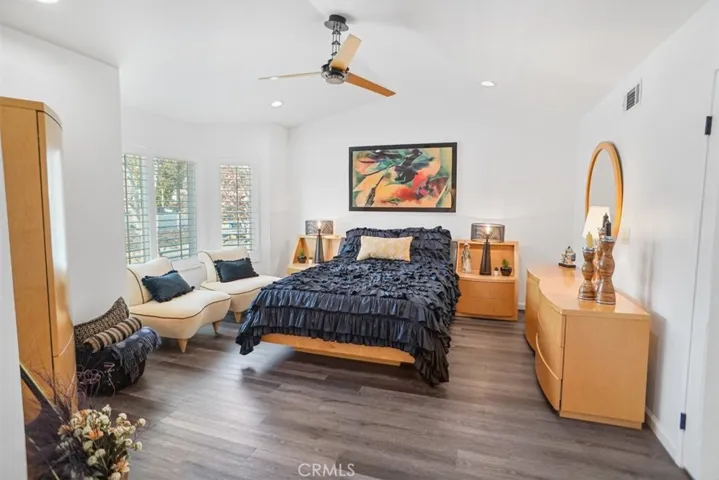28102 Bobwhite Circle 3, Saugus, California 91350