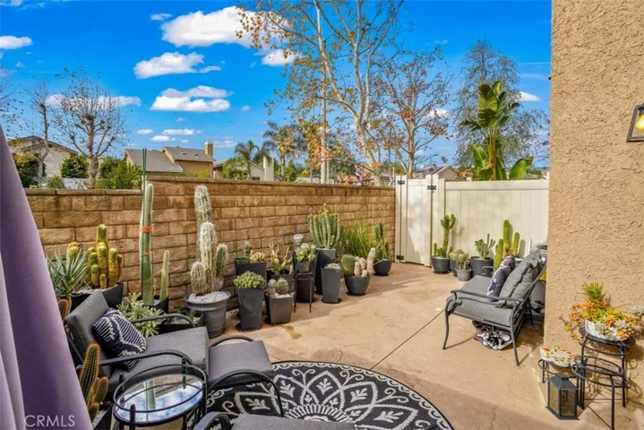 28102 Bobwhite Circle 3, Saugus, California 91350