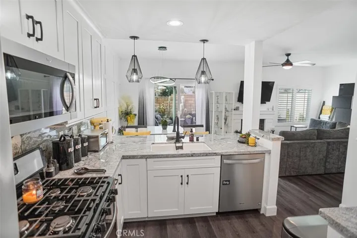 28102 Bobwhite Circle 3, Saugus, California 91350