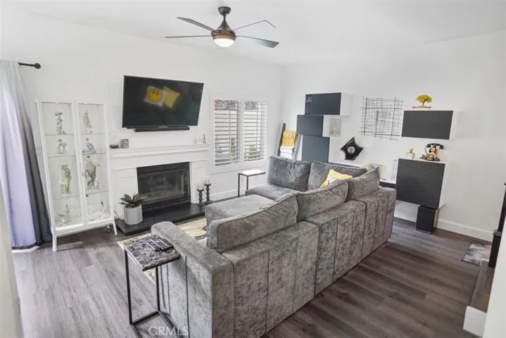 28102 Bobwhite Circle 3, Saugus, California 91350