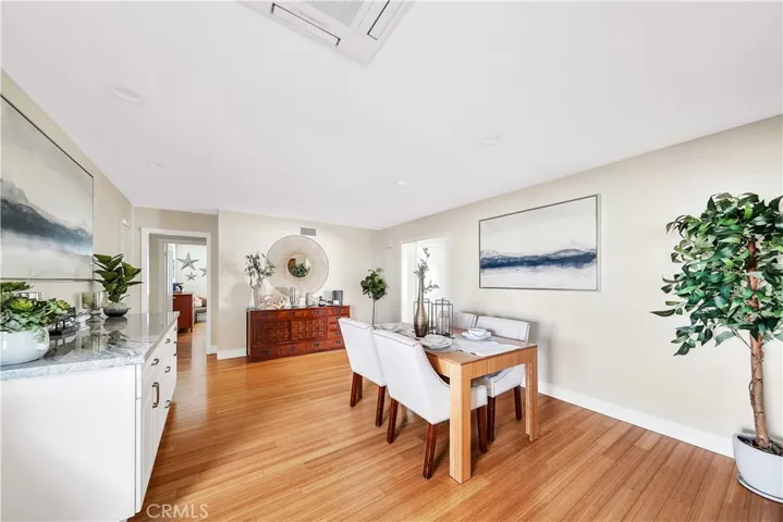 EXTRA BUFFET IN DINING ROOM