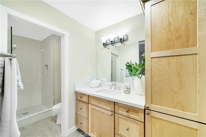 Master Bathroom With Quartz Counters