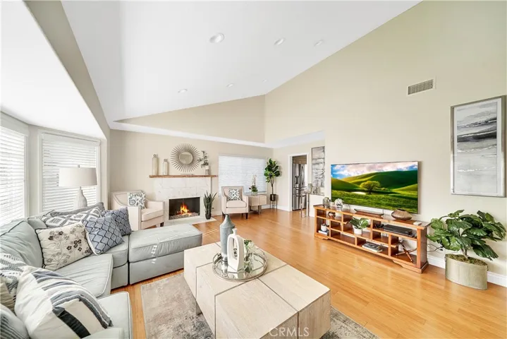 Vaulted Ceilings In Living Room With Fireplace