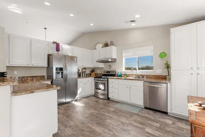 2495 Melissa Ct, Vista, California 92081