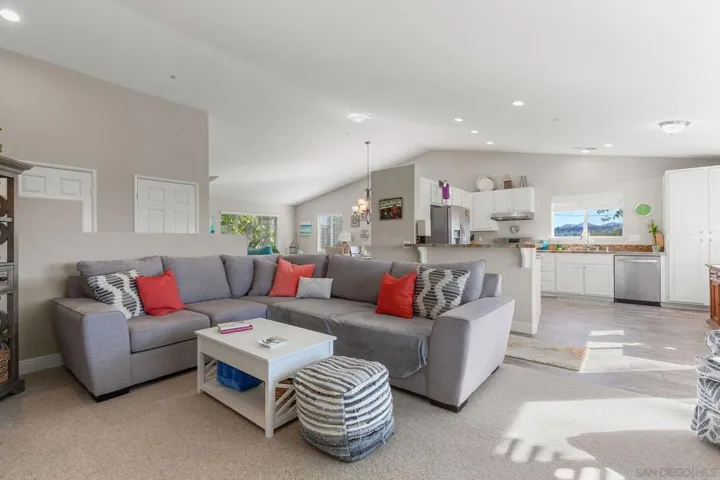 2495 Melissa Ct, Vista, California 92081