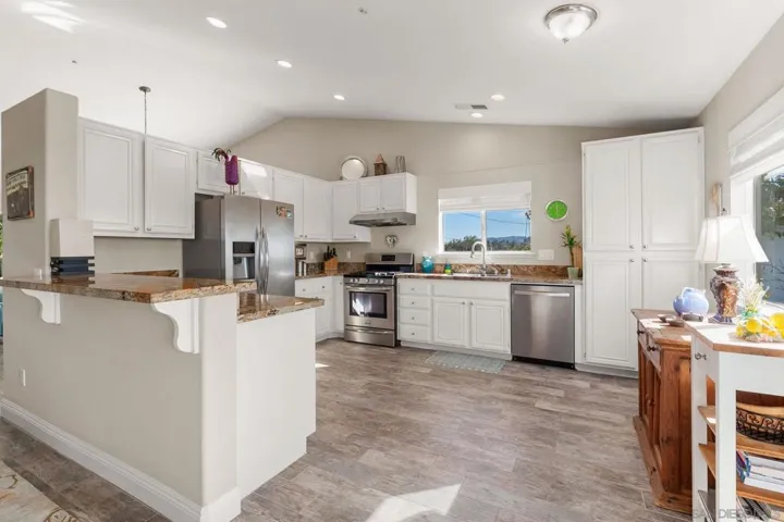 2495 Melissa Ct, Vista, California 92081