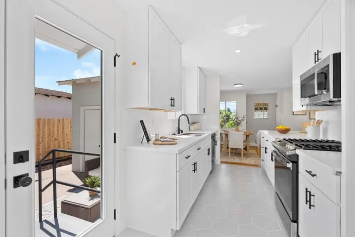 Kitchen access to backyard
