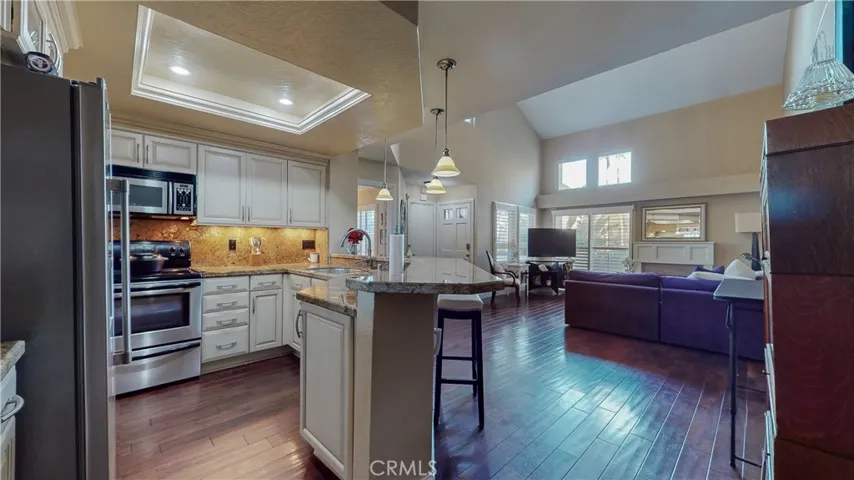 86 Corsica Drive, Newport Beach, California 92660