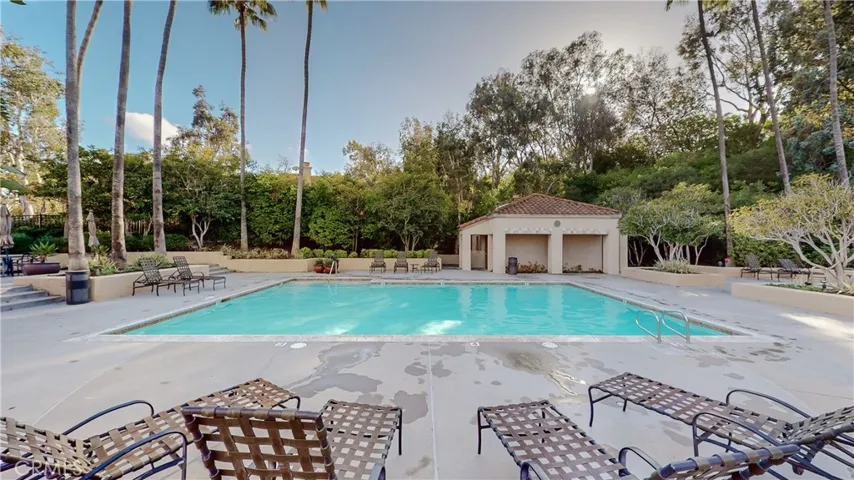 86 Corsica Drive, Newport Beach, California 92660