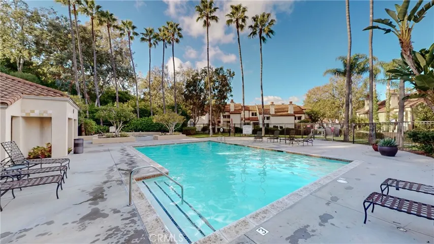 86 Corsica Drive, Newport Beach, California 92660