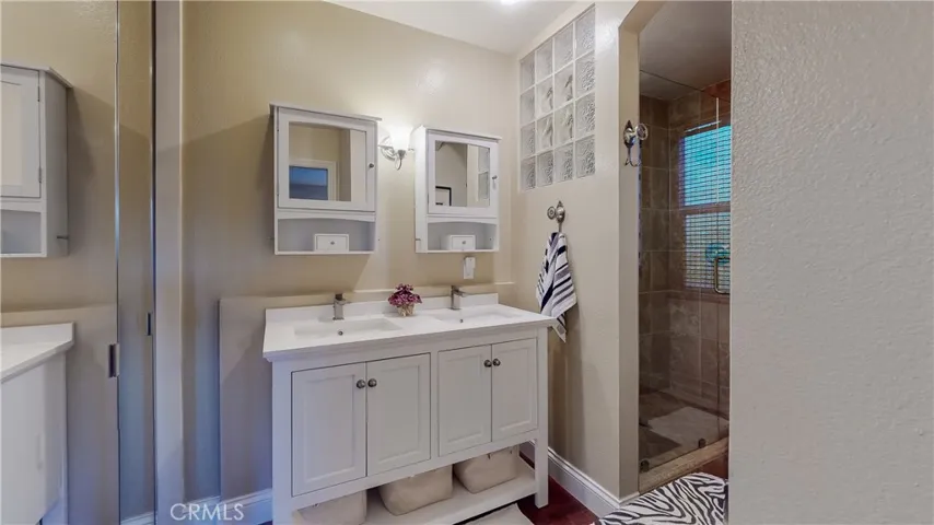 86 Corsica Drive, Newport Beach, California 92660