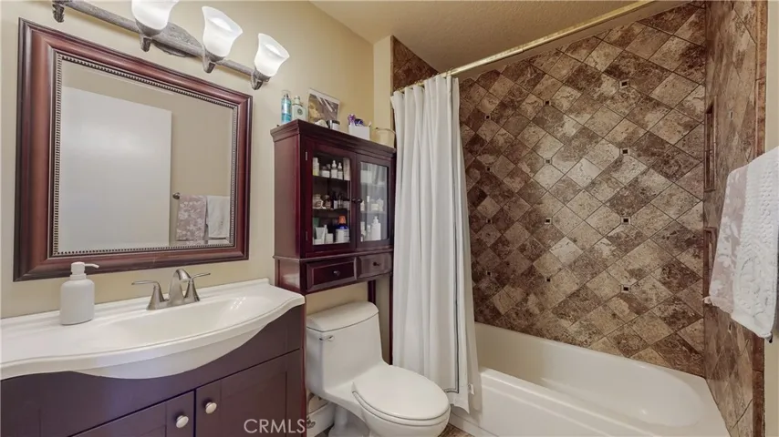 86 Corsica Drive, Newport Beach, California 92660
