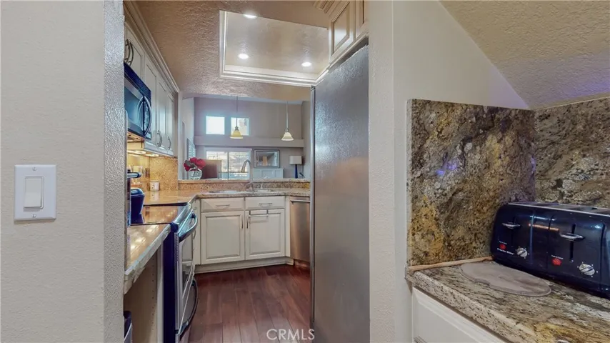 86 Corsica Drive, Newport Beach, California 92660
