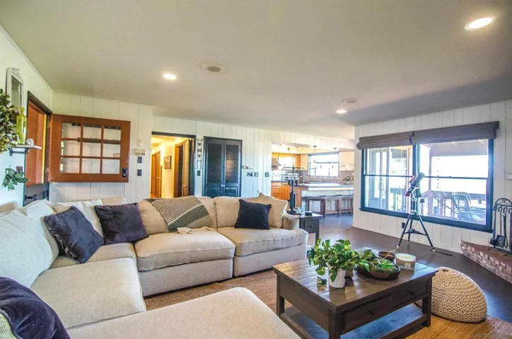 959 Luna Vista Dr, Escondido, California 92025