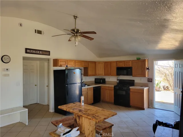 22617 Saguaro Road, Apple Valley, California 92307