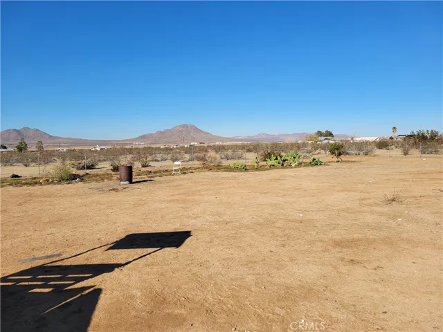 22617 Saguaro Road, Apple Valley, California 92307