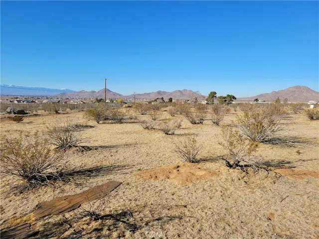22617 Saguaro Road, Apple Valley, California 92307