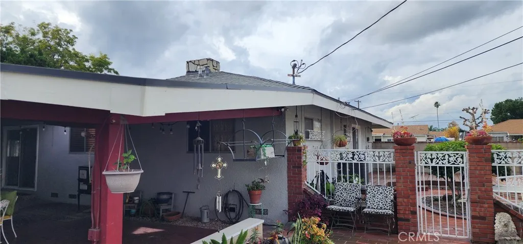 Private garden with Deck
