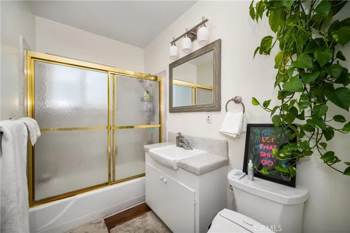 16 38th Place, Long Beach, California 90803