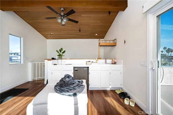 16 38th Place, Long Beach, California 90803