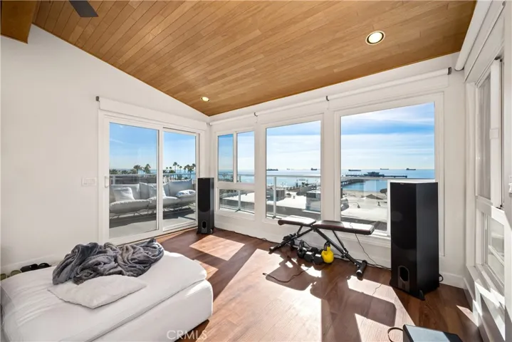 16 38th Place, Long Beach, California 90803