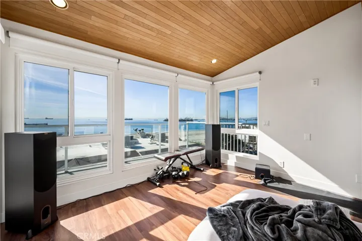 16 38th Place, Long Beach, California 90803