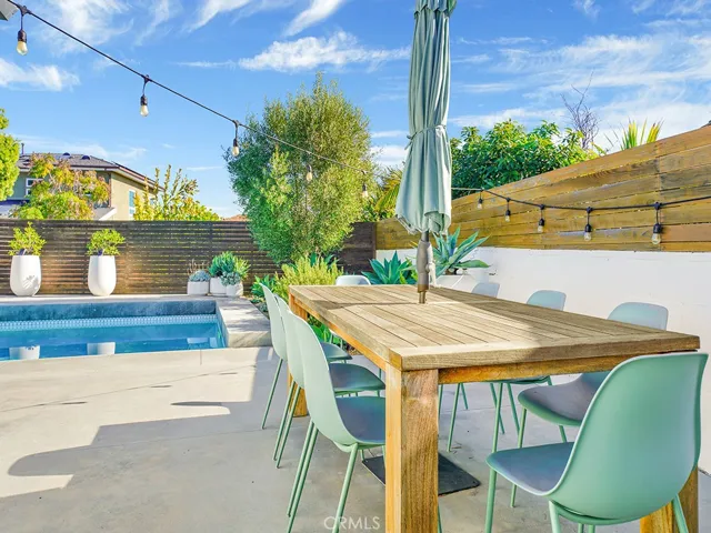 outdoor eating area