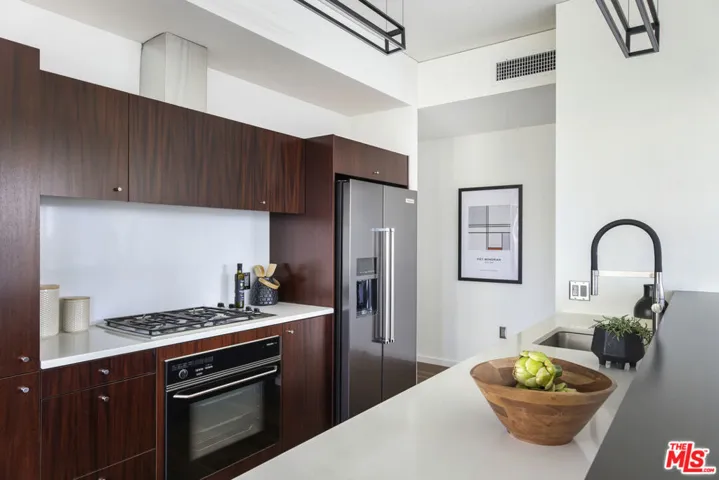 1155 S Grand Avenue 916, Los Angeles, California 90015