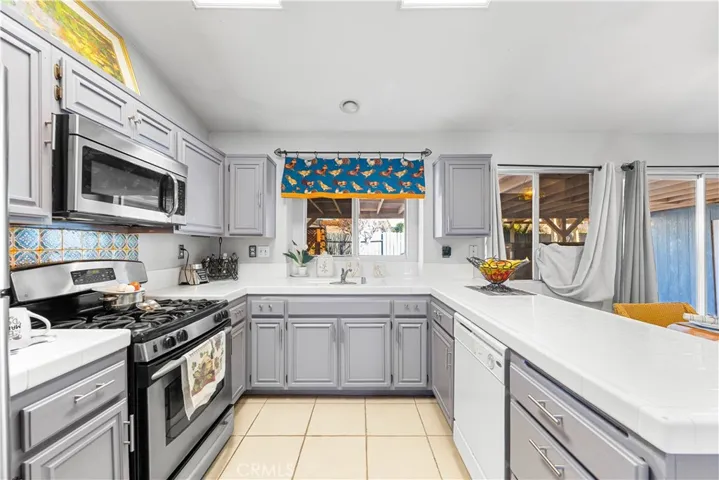 5671 Diamond Street, Palmdale, California 93552